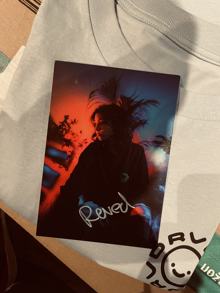 Lieferung am 24. 🤝 ich
legit nicer merch <a href="/RevedTV/">Antonia</a>