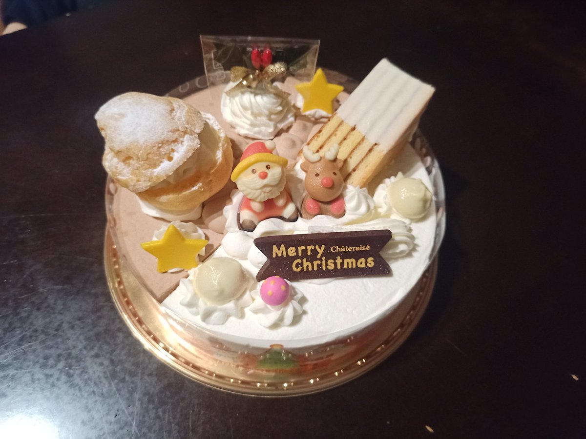 NamakoFactory's tweet photo. クリスマスなので一応ケーキ購入 https://t.co/kzWWWj2Ftw