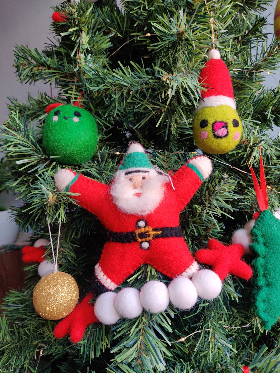 feltnyarn's tweet photo. The Christmas spirit has taken over our Felt and Yarn office. We're decorating our Christmas Tree with our handmade felt ornaments today! ๐คโค๏ธ
#ChristmasEve #feltandyarn #feltornaments #Christmas2021 https://t.co/BKg0doqFWl