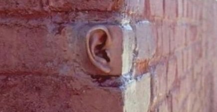 8bbb3's tweet image. يقول الدكتور غازي القصيبي :
لو استبدالنا المقولة الشهيرة "للجدران أذان" بالمقولة الصحيحة " للملائكة أقلام "
لخرج لنا جيل يراقب الله عز وجل ولا يراقب الناس