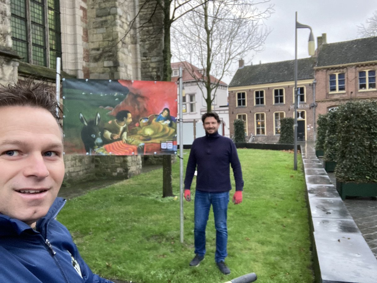 Borden gezet met <a href="/pbvisscher/">Pieter-Bart Visscher</a> voor de Bijbelwandeling. Vanaf vanmiddag een leuke wandeltocht door de binnenstad en langs de Veste. Met bij elke plaat een deel van het kerstverhaal, verteld door Remy van Keulen. Meer info: bijbelwandeling.nl #Goes