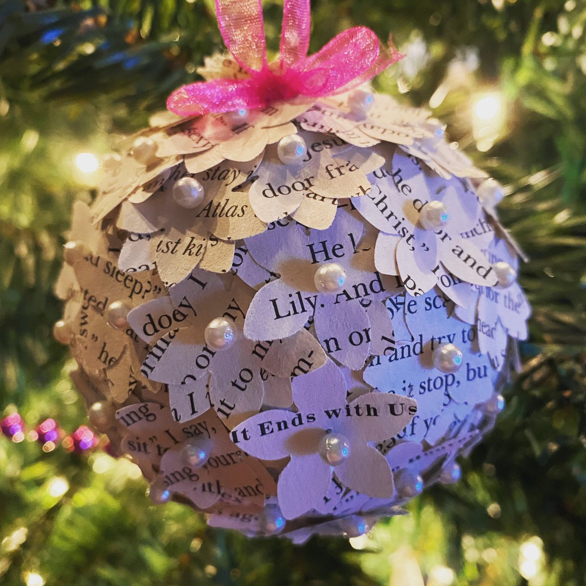 Scrapingirl16's tweet photo. Favorite ornament this year. Merry Christmas!! #ItEndsWithUs #handmade #bookish https://t.co/RB1YiobbmH