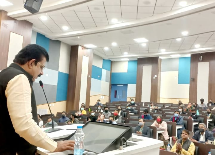 iShankarLalwani's tweet photo. आज आईआईटी इंदौर में आयोजित कार्यक्रम में भाग लिया तथा प्रतिभशाली युवा साथियों, अध्यापकों तथा कारोबार जगत से जुड़े लोगों से मुलाकात की।

1/2 https://t.co/1nNWPNnzHT