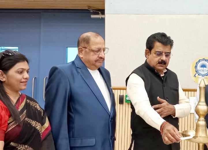 iShankarLalwani's tweet photo. आज किसी भी कॉलेज कैंपस में स्टार्टअप और एंटरप्रेन्योरशिप सबसे ज़्यादा सुनने में आते हैं। 

ये मा.प्रधानमंत्री श्री नरेंद्र मोदी जी के संकल्पों का नया भारत है।

2/2 https://t.co/LawM6XnT9g
