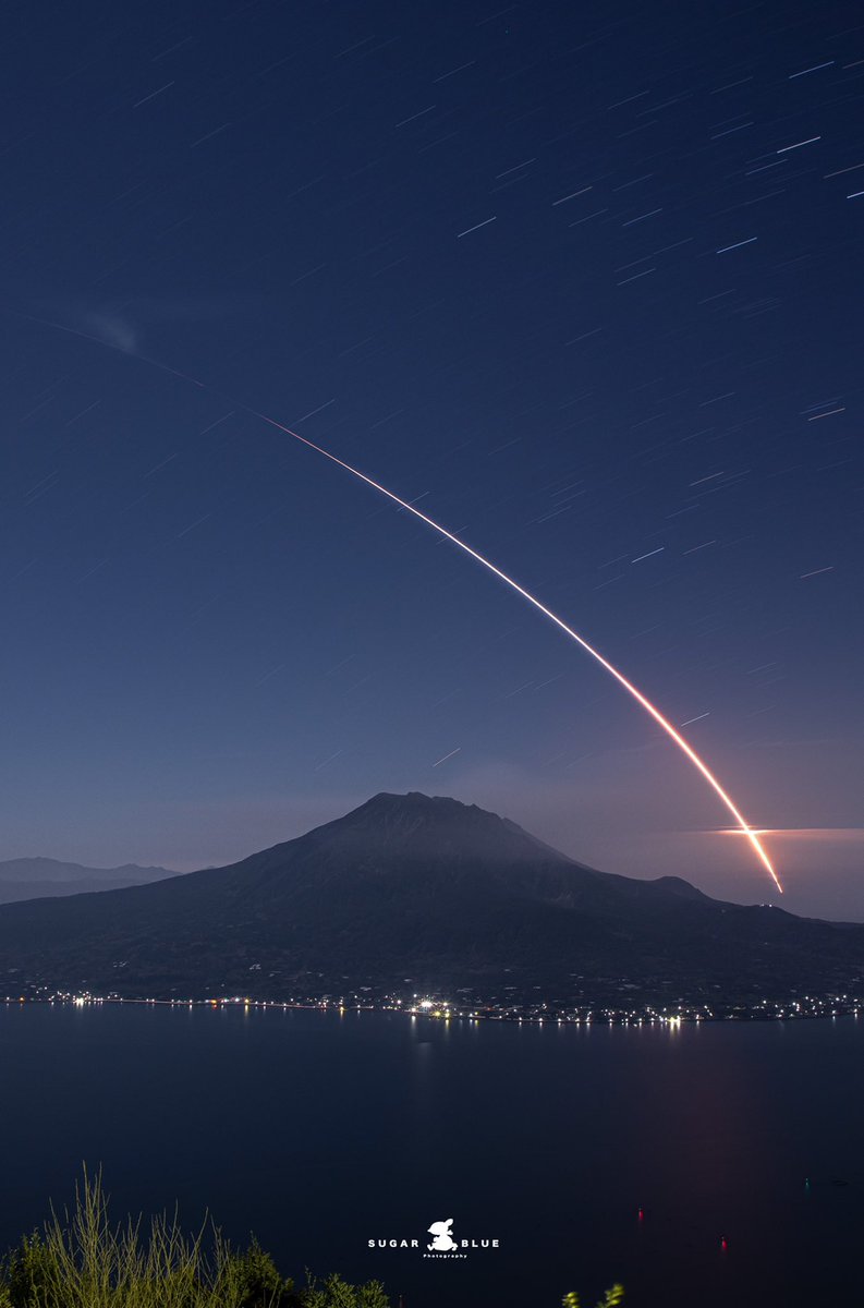 sugarbluephoto's tweet photo. ロケット撮影🚀
難しいねー！！😂
絞りすぎたのか後半映ってない😂
2枚目は横撮りのやつを縦トリミングw
お会いした皆さまお疲れ様でした🙇‍♀️

#H2Aロケット 
#H2AF45 
#東京カメラ部
#キヤノン党でほめあいたい
#Canon https://t.co/wuvwyrJRcq