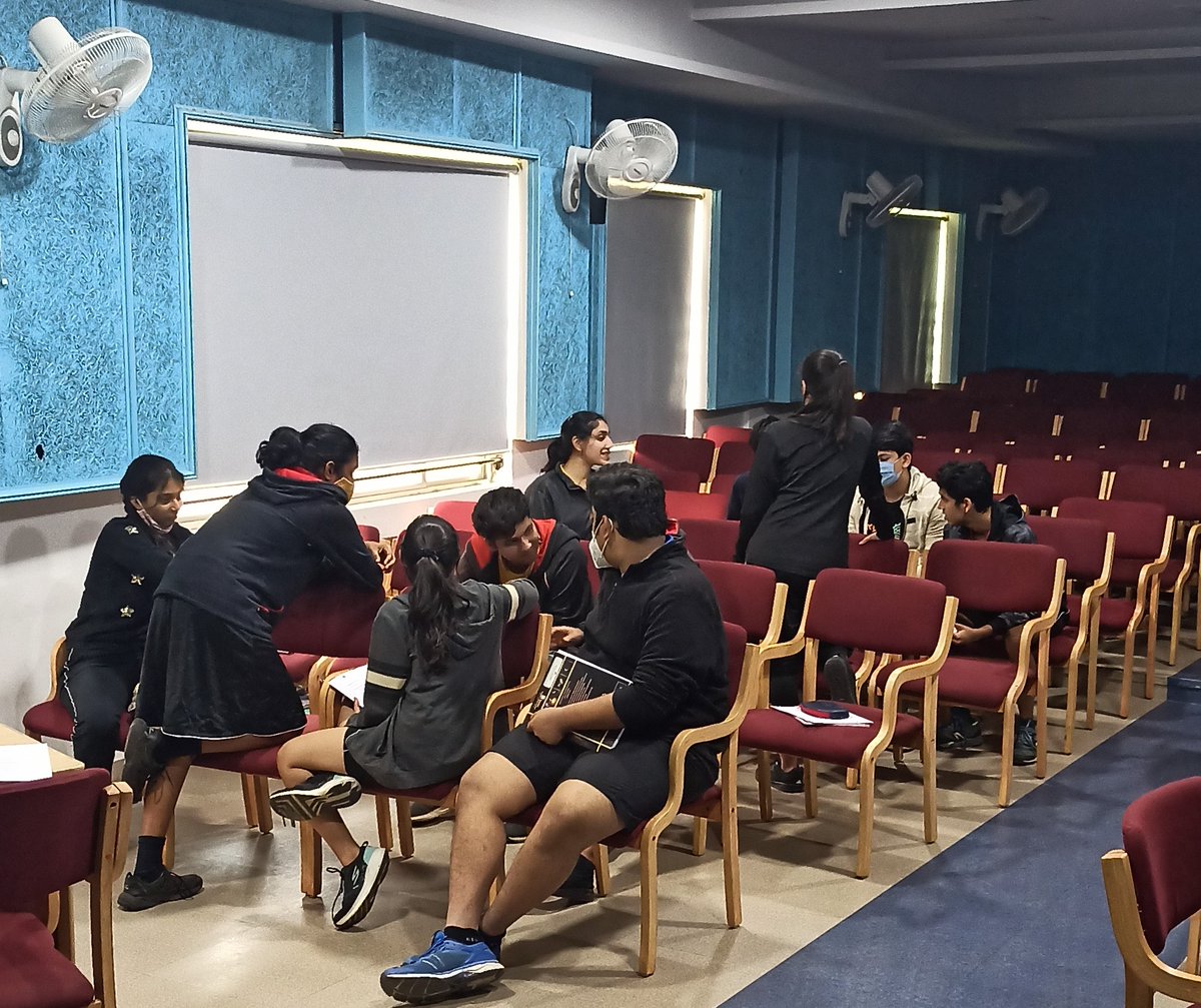 BreakfastAtCine's tweet photo. Some snapshots from a #FilmAppreciation Workshop we conducted at Vidya Valley School, Pune to explore with the 11th and 12th Graders what makes #cinema such a loved form of engagement and entertainment all over the world today.
#film #movies #filmschool #learningfromcinema https://t.co/x4bNch8JkH