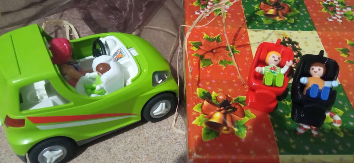 ACMenNavidad's tweet photo. Hay quien ya tiene 3 sillas de coche tamaño playmobil de los 3 años anteriores en #ACMenNavidad https://t.co/TeguBtqk7x
