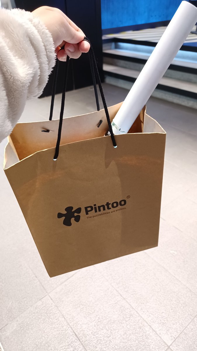 hoshimicorvus's tweet image. Just bought a box of puzzle as a Christmas present for mom, hope she like it😉
#Pintoo