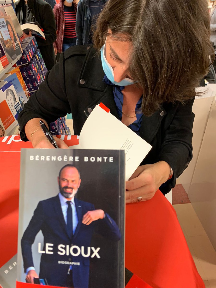 Je peux reprendre la bonne idée de @ThomasPernette ? 🤶🏼🎄
Pour Noël, Follow et RT ce message et j’offre mon livre « Le Sioux, les faces cachées d’Edouard Philippe » dédicacé <a href="/Ed_Archipel/">Éditions de L'Archipel</a> ! Tirage au sort le 25 décembre !