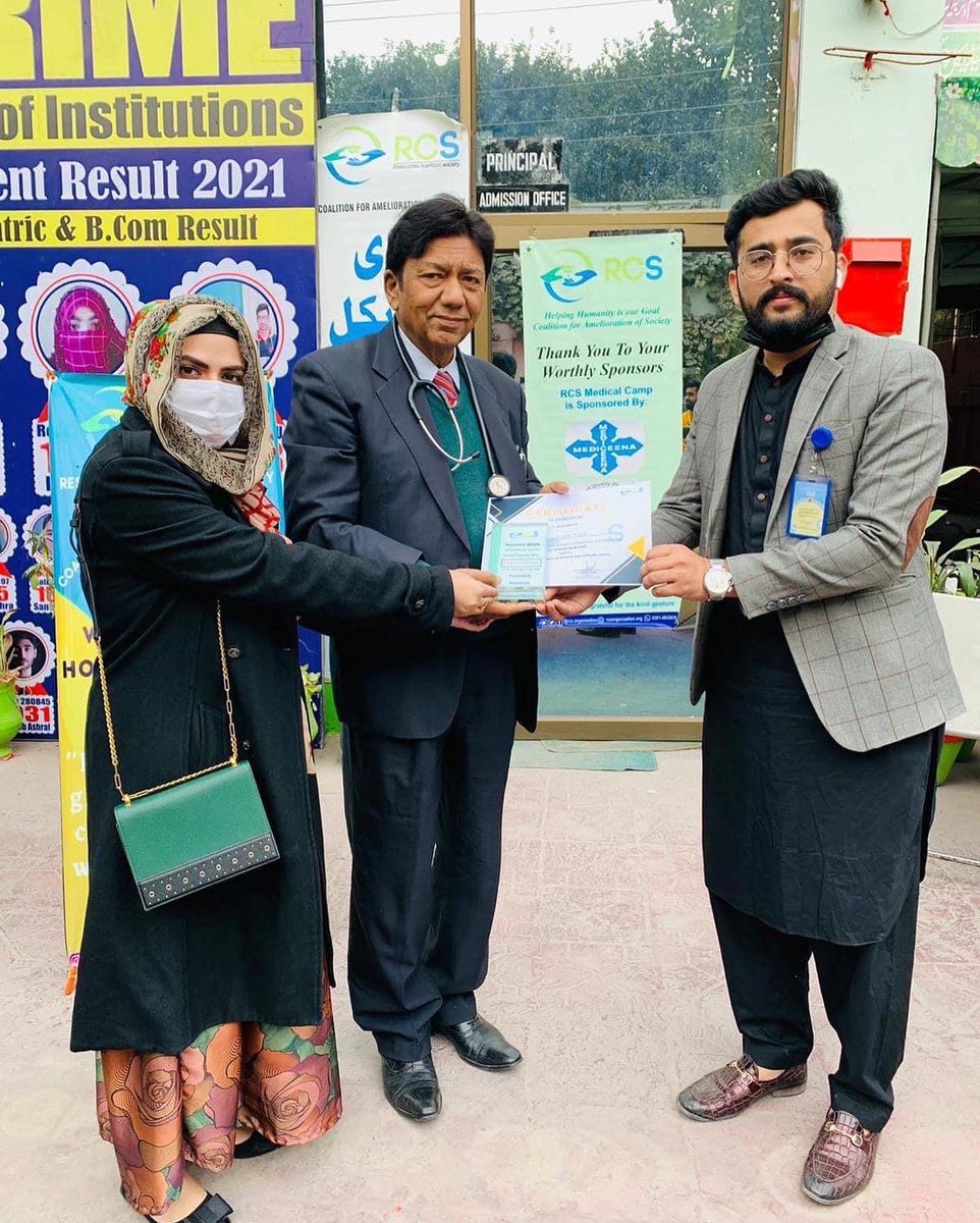 RcsOrganization's tweet photo. Team RCS presented souvenir to the respected doctors. We are very much obliged to  all the doctors for their consideration. You have great reward from the Almighty for this noble gesture.
Thank you once again
1/2

#ResourcesCoalitionSociety #FreeMedicalCamp #RCS https://t.co/maxq8GZRYU