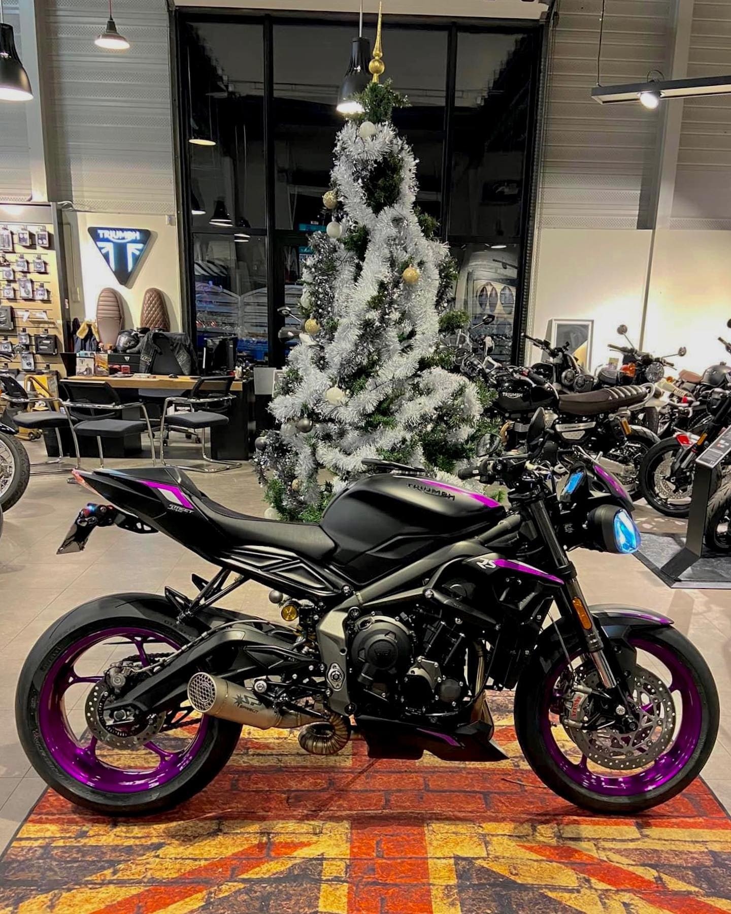 street triple wrap