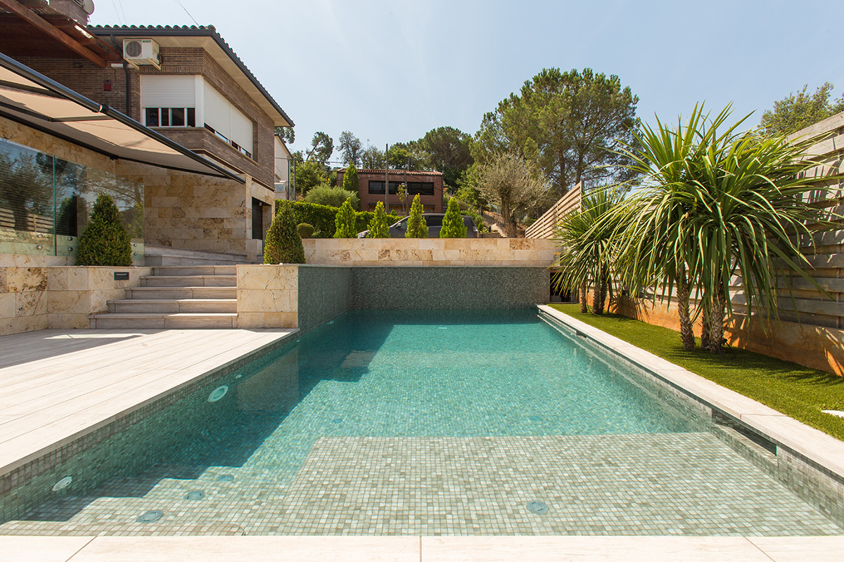 Les piscines, són un dels espais més importants en un jardí, ja que té molts beneficis, és important mantenir-la i per això pot caldre una rehabilitació d'una piscina a Granollers #Accessoris #Granollers #piscines #PiscinesVallès #rehabilitació

piscinesvalles.com/rehabilitacio-…