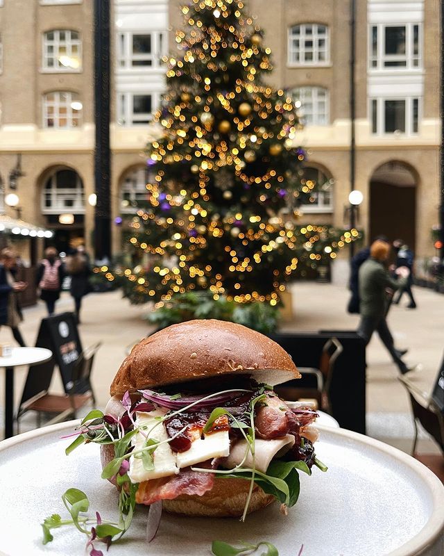 Sending thanks to @WhiteMulberries for helping us get to the end of the working week with their turkey, bacon, brie and caramelised red onion chutney brioche. Seriously, you *have* to try this. bit.ly/3iTBNLd
