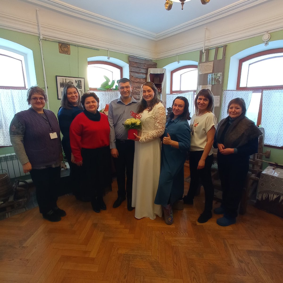 А у нас сегодня радость! Научный сотрудник Музея Зоя Паршакова вышла замуж!