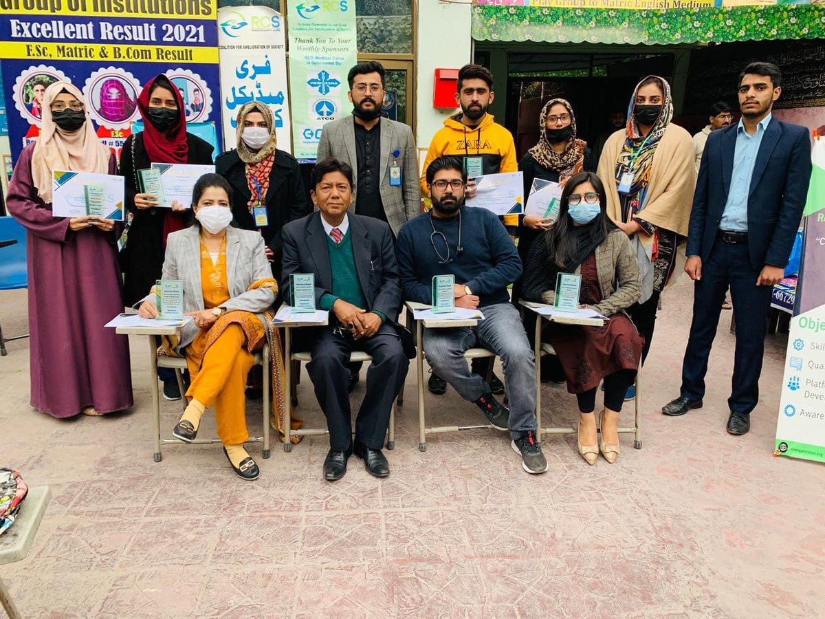 RcsOrganization's tweet photo. Team RCS presented souvenir to the respected doctors. We are very much obliged to  all the doctors for their consideration. You have great reward from the Almighty for this noble gesture.
Thank you once again
2/2

#ResourcesCoalitionSociety #FreeMedicalCamp #RCS https://t.co/zrmxdzOo1D