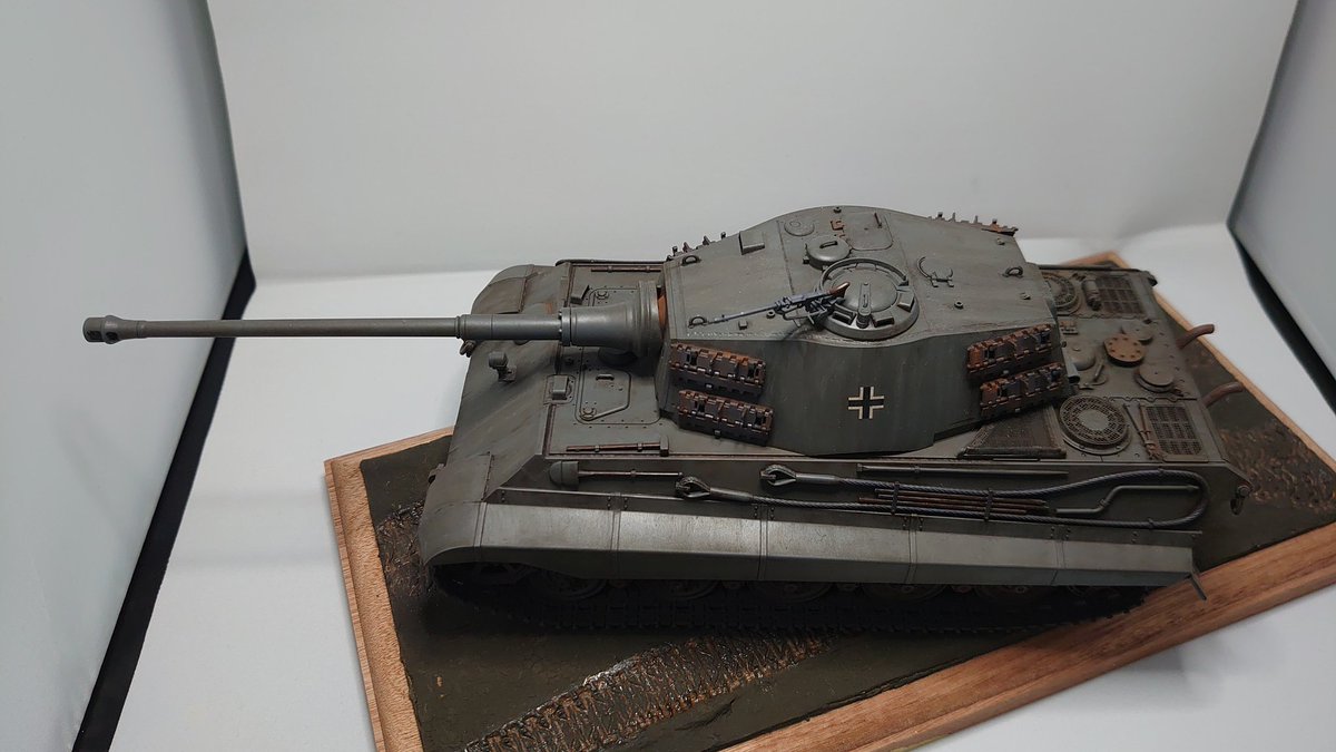 Foosan10's tweet photo. TAMIYA 1/35ドイツ陸軍重戦車 キングタイガー ヘンシェル砲塔 WoTの知識しか無いため塗装はそっちに引っ張られる https://t.co/4lpLR0UFHG