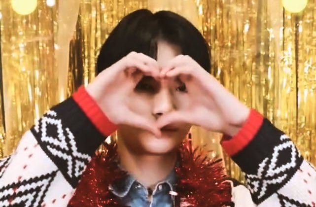 NI_KIFMS's tweet photo. ❤️🎄 #ni_ki https://t.co/eZnzqWD5WQ
