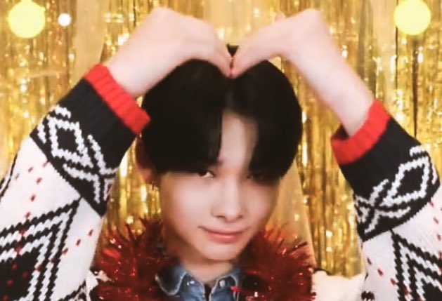 NI_KIFMS's tweet photo. ❤️🎄 #ni_ki https://t.co/eZnzqWD5WQ