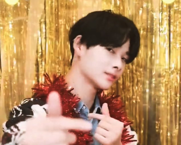NI_KIFMS's tweet photo. ❤️🎄 #ni_ki https://t.co/eZnzqWD5WQ