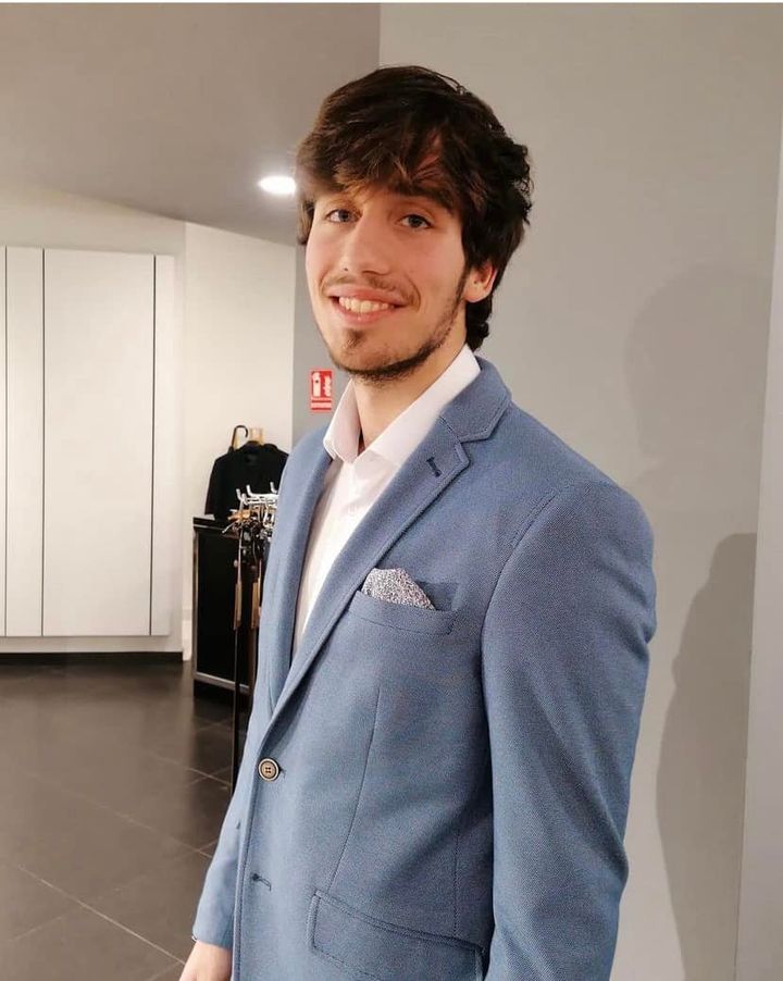 MODASEMC's tweet photo. ¿Ya has elegido traje para estas fiestas? Ven y hazte con el tuyo, te lo ajustamos a medida 🪡 🧵 
#Navidad #modahombre #menstyle #menfashion https://t.co/lA2dqGUGYc