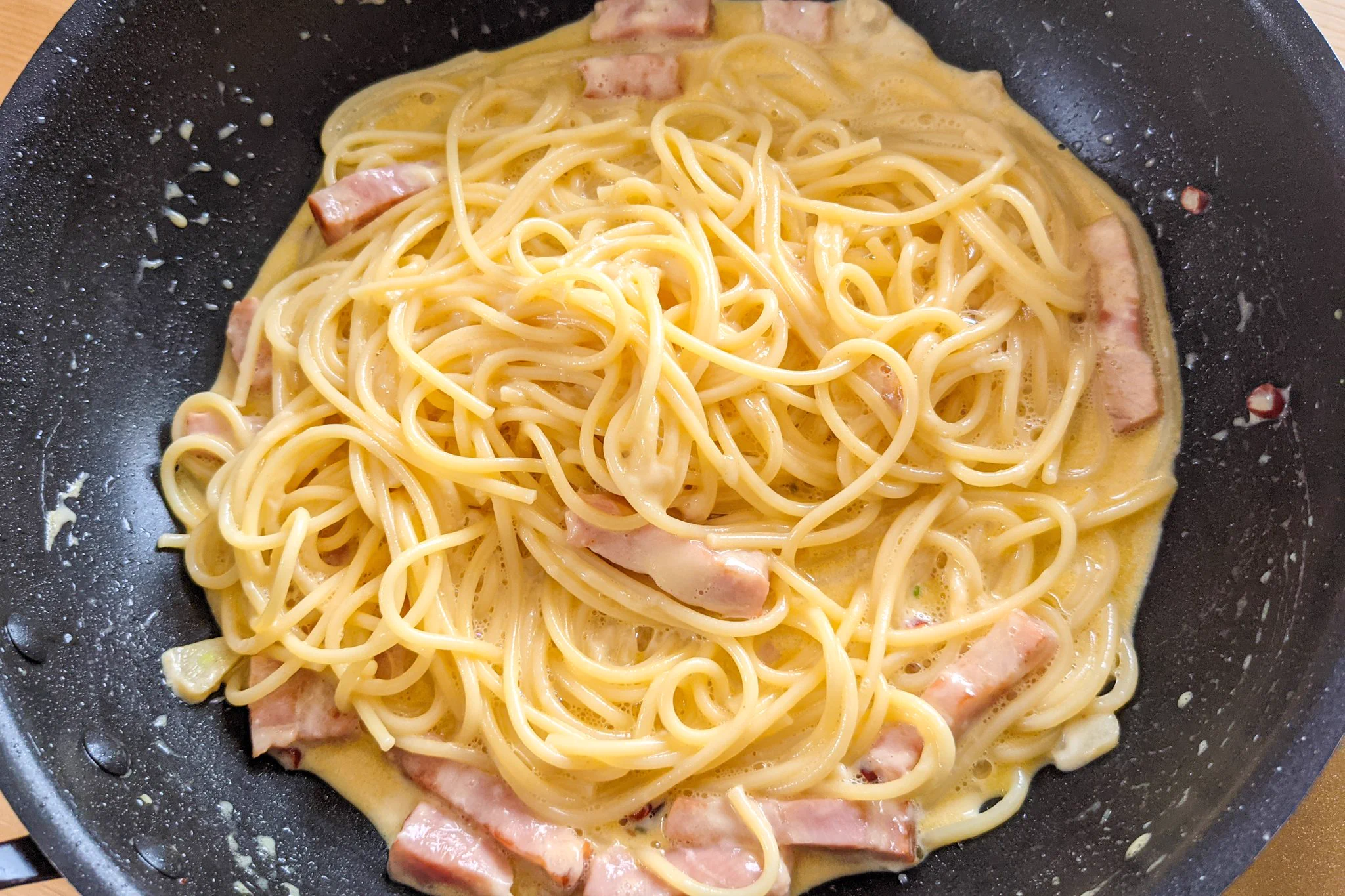 ペペロンチーノとカルボナーラを掛け合わせた、とっても美味しそうなパスタレシピ！