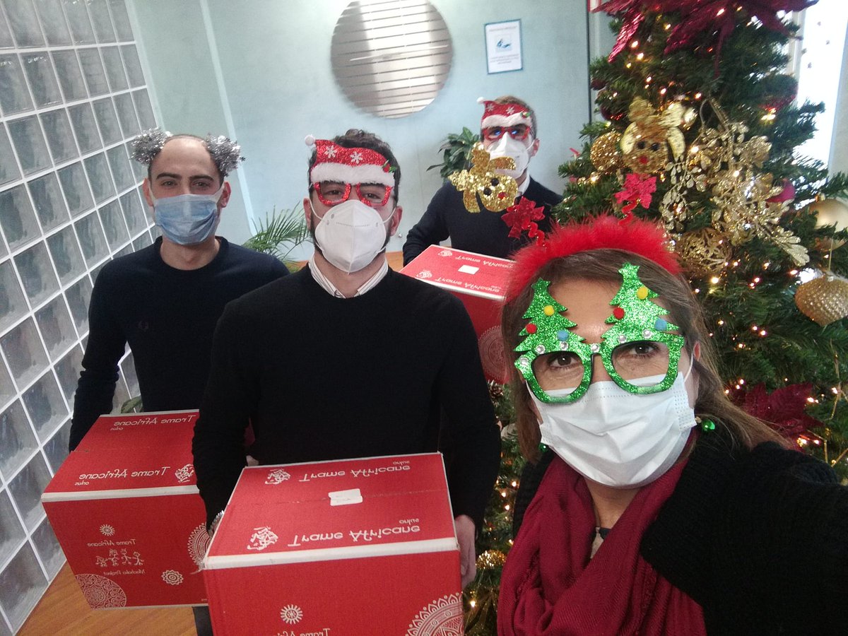 AditinetConsult's tweet photo. Anche quest'anno il #Natale in #Aditinet è solidale! Abbiamo deciso di acquistare i nostri pacchi natalizi attraverso una donazione a #TrameAfricaneOnlus. Per maggiori informazioni: https://t.co/jmaJbal6m0. Buon Natale da parte di tutta Aditinet! https://t.co/tH5RLBuaBZ