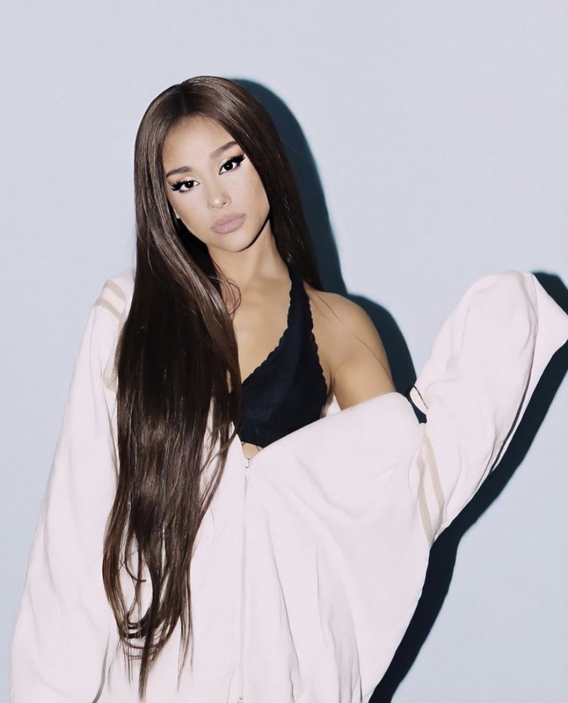 infoari's tweet photo. Ariana Grande desativou oficialmente sua conta no Twitter. https://t.co/4UA1fPPHpr