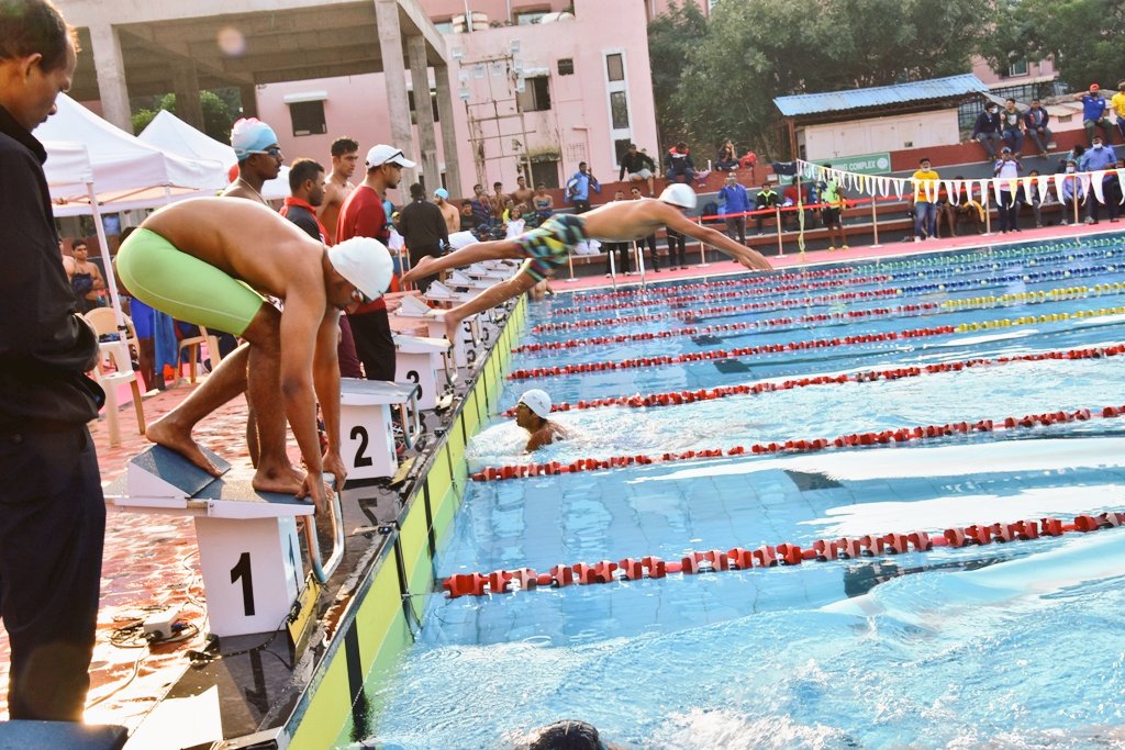achyuta_samanta's tweet photo. Today, visited our facility and interacted with the players, officials, coaches, managers &amp; parents of the participants at the All India Inter University Aquatics (M &amp; W) 2021-22 organised by @kissfoundation &amp; @KIITUniversity under the aegis of @AIUIndia. I'm sharing some photos. https://t.co/Mvm6viL27v