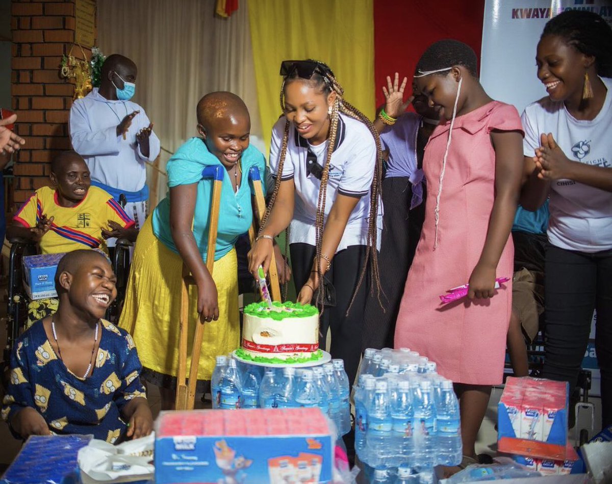 SpiceDianaUg's tweet photo. Christmas party 🎈Through our Kwaya Foundation Ltd we visited The Autistic Children in Busega &amp; Kisenyi❤️Donated to Missionaries Home of the Poor. Merry Xmas 🎄 ❤️ ❤️ https://t.co/7SRtyMiVVP