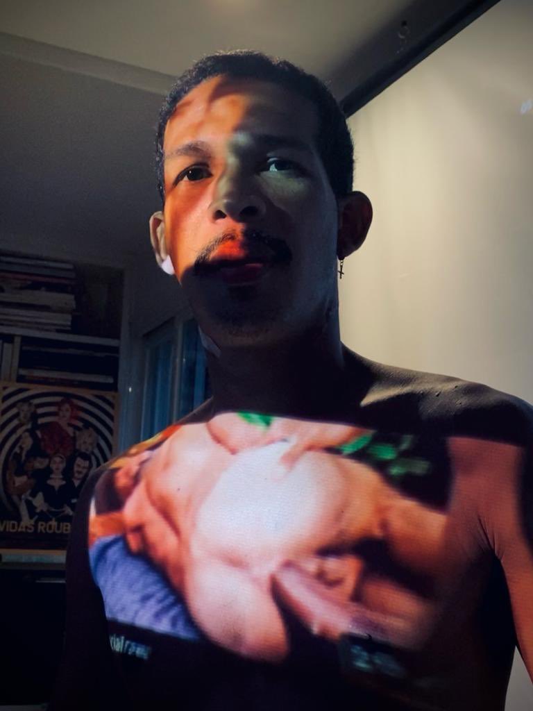 assisaqui7's tweet photo. Sim posso dizer tem 2 caras fudendo no meu peito https://t.co/gVq9mnmOsM