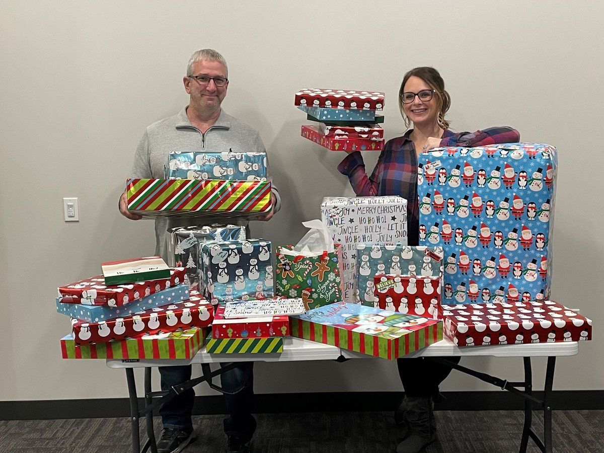 ELRengineering's tweet image. Spreading joy for those in need, #ELRENG came together to send off presents through Adopt-a-Family from @voaohin. Merry Christmas! 🎁