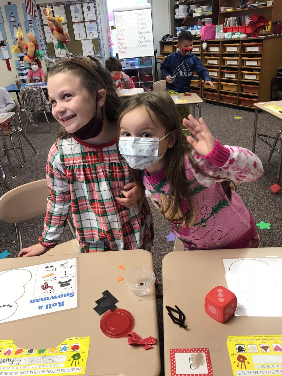 TeacherPieroni's tweet photo. Holiday fun! We played Roll-a-Snowman! #HHhappy https://t.co/8Swj4c9Ag7