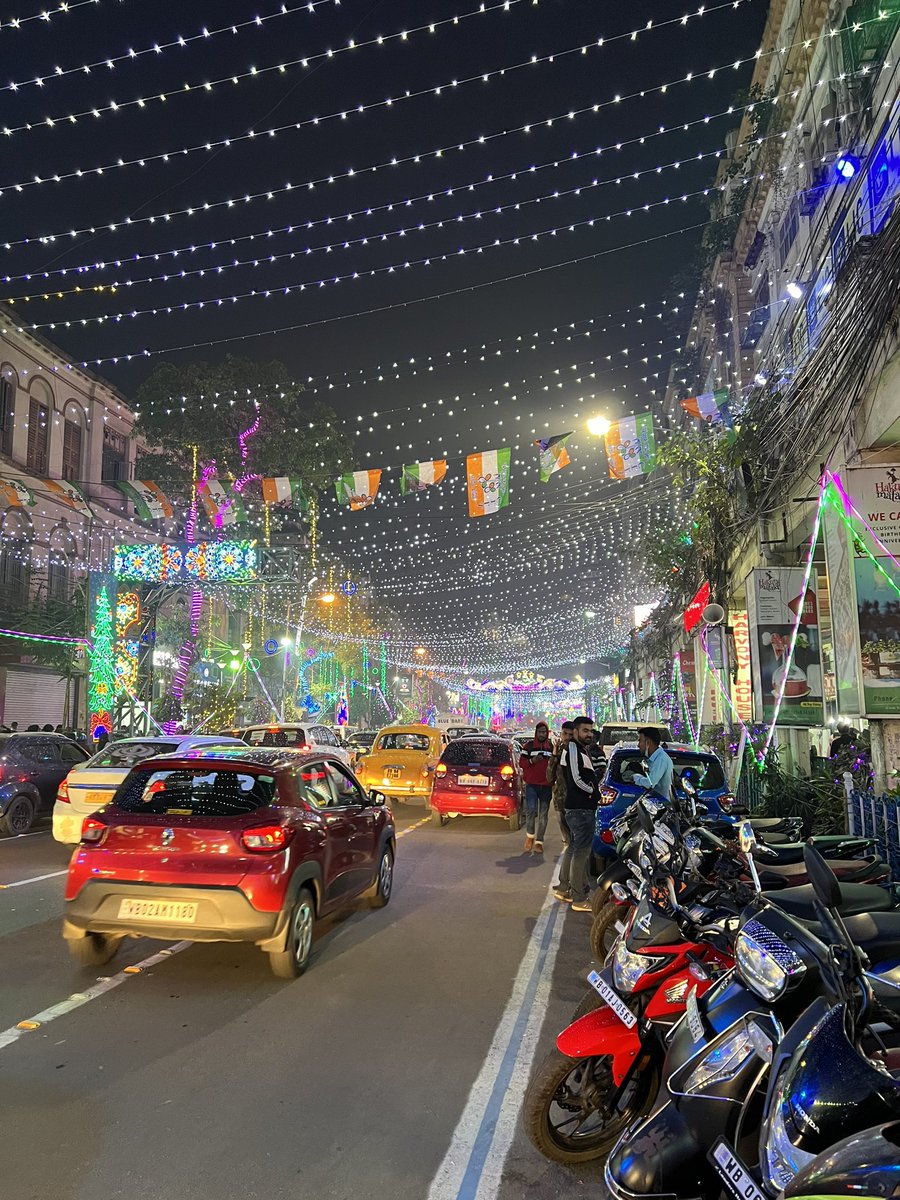 JaydeepTwit's tweet photo. @DeShobhaa @MamataOfficial I am in Calcutta to celebrate Christmas. This city is buzzing https://t.co/aa5GT64nBe