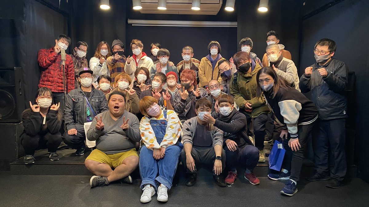 Wonderwave3's tweet photo. 🎄Wonderwaveお笑いライブVol.29🎅

中波・大波ともにご来場の皆様、配信をご視聴の皆様、誠にありがとうございました！

たまたまその場にいる人達だけで急遽撮った写真で今年を締めくくらせて頂きます！

来年の事務所ライブは2020年1月23日(日)です！
皆さまよいお年をお迎えください。🎉 https://t.co/BaRaTWbnSF