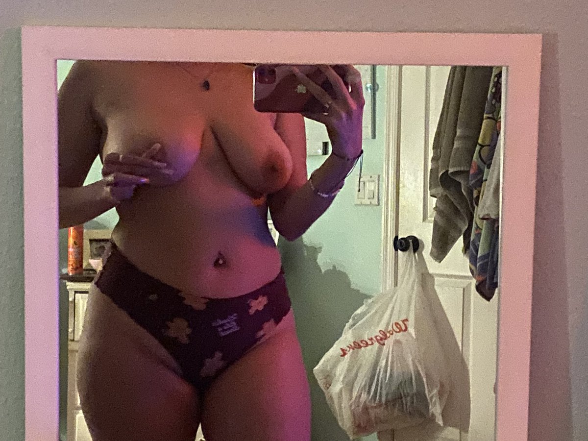 MamiMexirican's tweet photo. Someone play with my nipples #AdultWork #SellingContent #buyingnudes #findomgodess #meetup https://t.co/mkMW9tom8S