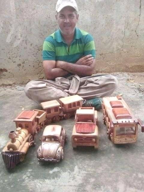 isaiasim's tweet photo. Gente, este señor está en Maracaibo y tienes a la venta estos bellos carritos de madera. Les dejo por acá su whatsapp  para quienes deseen adquirir una de estas bellas piezas. 
04246508404 Alberto Berríos. https://t.co/LnGX1PHQX7
