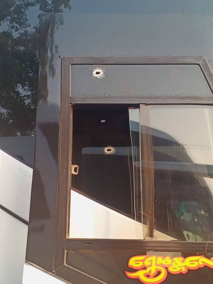 YatanarLwin's tweet photo. SAC fired gunshots 10 times continuously on the Convoy of Express Cars &amp; Trucks on the Myeik-Dawei road,near PiTine,Thayatchaung,Dawei around 4am &amp; a truck driver was killed &amp; 3 others were injured. #NoFlyZoneInMyanmar
#Dec24Coup  
#WhatsHappeningInMyanmar https://t.co/Qb5yQwWKss