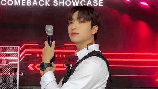 LEADERARCHIVES's tweet image. [ #이상연 #하슬 ]

this haseul and this sangyeon with their microphones 🎤