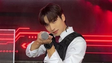 LEADERARCHIVES's tweet image. [ #이상연 #하슬 ]

this haseul and this sangyeon with their microphones 🎤