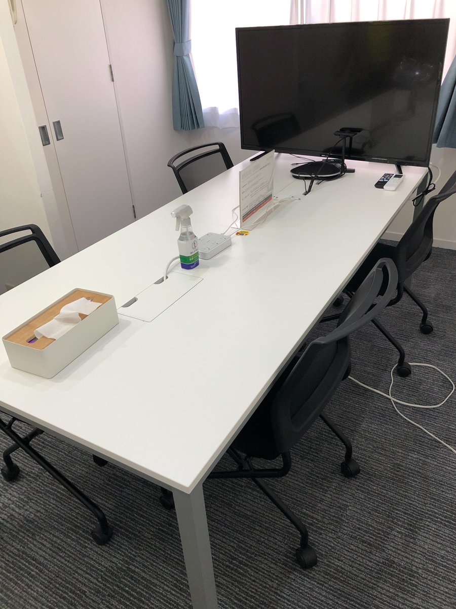 TiNKDesk's tweet photo. 『TiNK Desk 福岡中央区役所前』『TiNK Desk 福岡 ももち』に、どなたでも99円/15分でご利用いただける【シェアデスク】を追加しました🙌✨
シェアデスクは大きな机を複数人でシェアしてご利用いただくタイプの座席です🐾
詳しくはこちら🔽
https://t.co/FMOnJ46Ac1
 #福岡 #TiNKDesk #シェアスペース https://t.co/jQMXyo4Fkc