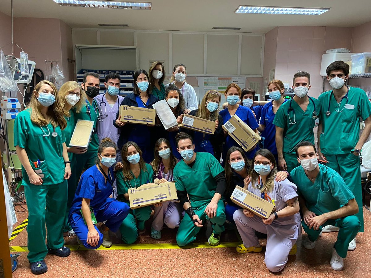 LlorensPere's tweet photo. El Servicio de Urgencias del Hospital General Alicante agradece a Helados Alacant (GrupoAlacant) que nos endulce esta noche. ¡¡Muchas gracias por este gran detalle que nos hace muy, muy felices!! @GVAsalualicante @GVAsanitat https://t.co/cVXMFsVa0r