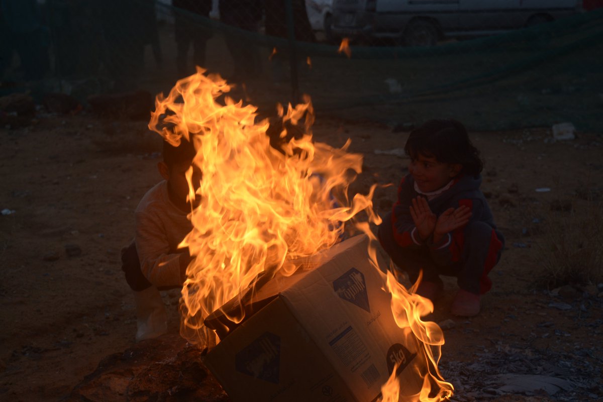 IslamicHelp's tweet photo. #JummahMubarak
These are Syrian #refugee children in Jordan trying to keep warm in #winter.
On this blessed day of #Jummah, transform their winter without into a #WinterWith by providing them with fuel, food, warm clothing and blankets.
https://t.co/8NVbKSMsWS https://t.co/rWlFmWvtxY
