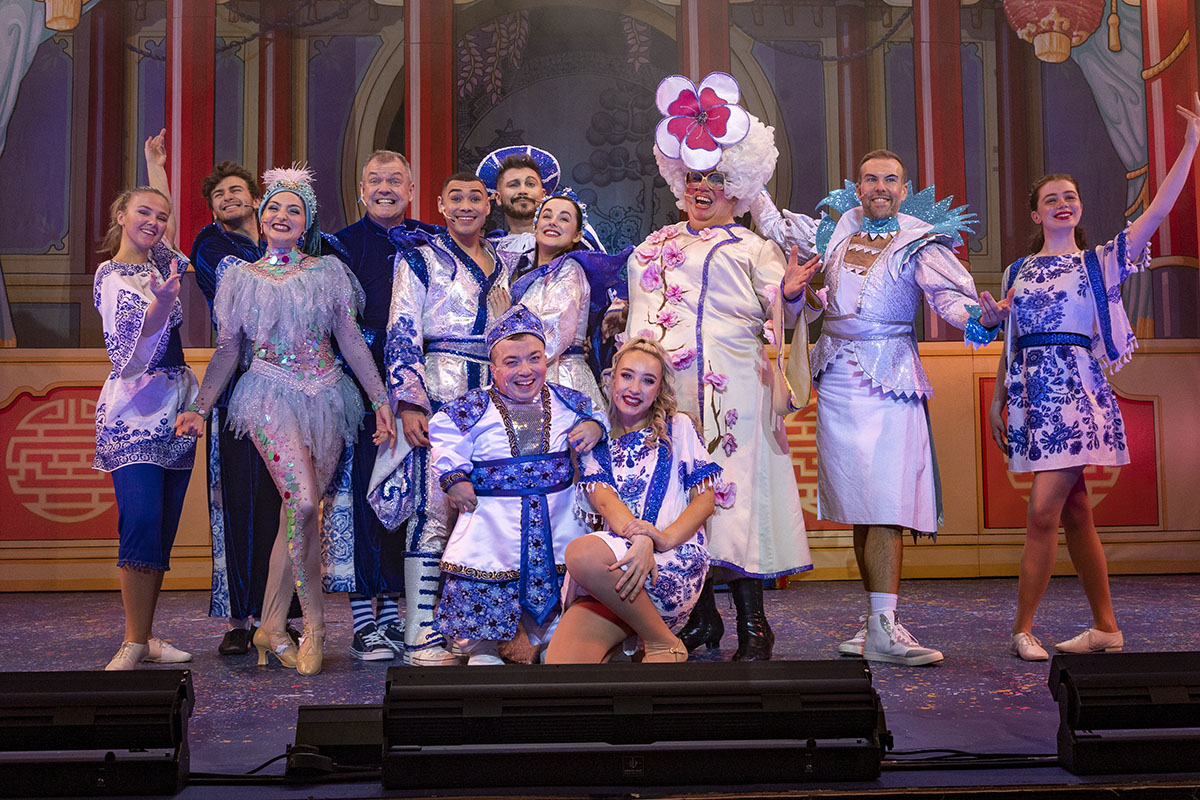 VenueCymru_Cym's tweet photo. Allwn ni ddim credu bod ein siwrnai drwy Wlad y Panto bron drosodd am flwyddyn arall. π’ Heddiw ywβr cyfle olaf i chi weld #Aladdin. β¨π§ββοΈ #VCAladdin
β° Heddiw 13:00 & 17:00
π https://t.co/TohxUH8xcJ https://t.co/rSbg0fqrOe