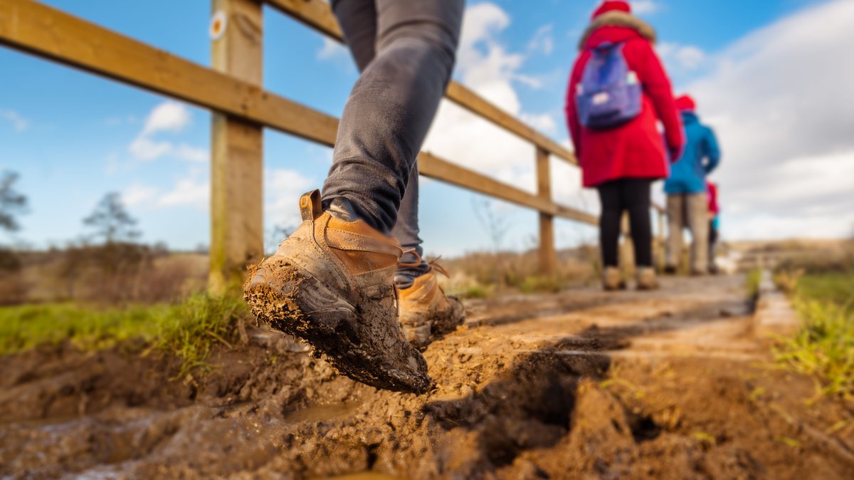 RamblersGB's tweet photo. What makes a good path? 🍂 #FootpathFriday

@NaturalEngland and their partners @OxfordshireCC  &amp; @UniofOxford want to understand what defines a good path for users (including walkers).

Complete the short survey today ➡️ https://t.co/aqLQsJ8pPk https://t.co/XvM8whEFWo