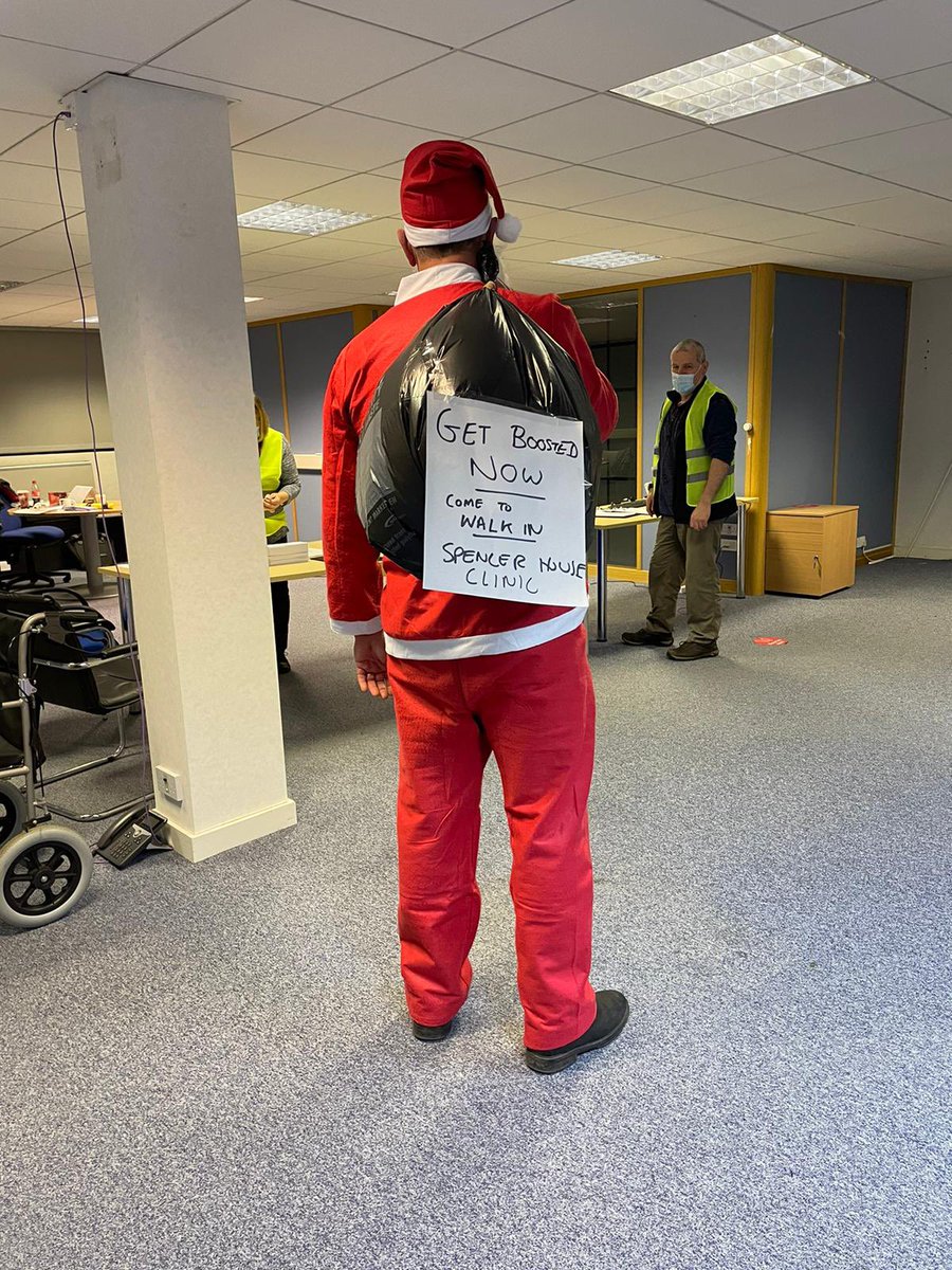 RaakhiRaj's tweet photo. Hope everyone has a safe and blessed Christmas  @EastWarrPCN  let’s get more vaccinated and boosted to help fight this horrible virus. Santa helping us get there… https://t.co/vDRTaF9DnY