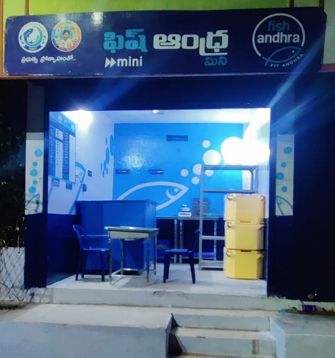 Jagan_Warriors's tweet photo. వినియోగదారులకు నాణ్యమైన చేపలను తక్కువ ధరకే అందించాలనే ఉద్దేశంతో @FishAndra మినీ అవుట్లెట్ల ఏర్పాటుకు రాష్ట్ర మత్స్యశాఖ శ్రీకారం చుట్టింది.

#FishAndra #FishAndraLaunch https://t.co/l8cMC66iNo