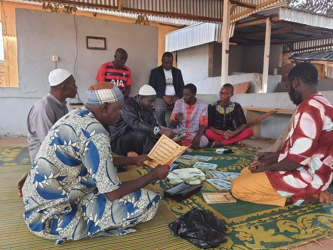KONEMAMADOUF's tweet photo. Ce 23 déc 2021 , nous avons à travers la lecture coranique et un sacrifice demandé à DIEU le tout puissant la libération de nos prisonniers politiques et le retour de nos exilés à leur tête le Président @SOROKGUILLAUME . Qu’Allah accepte nos prières.#R_GPS DALOA @KONEMAMADOUF https://t.co/YMhCwz9Gju