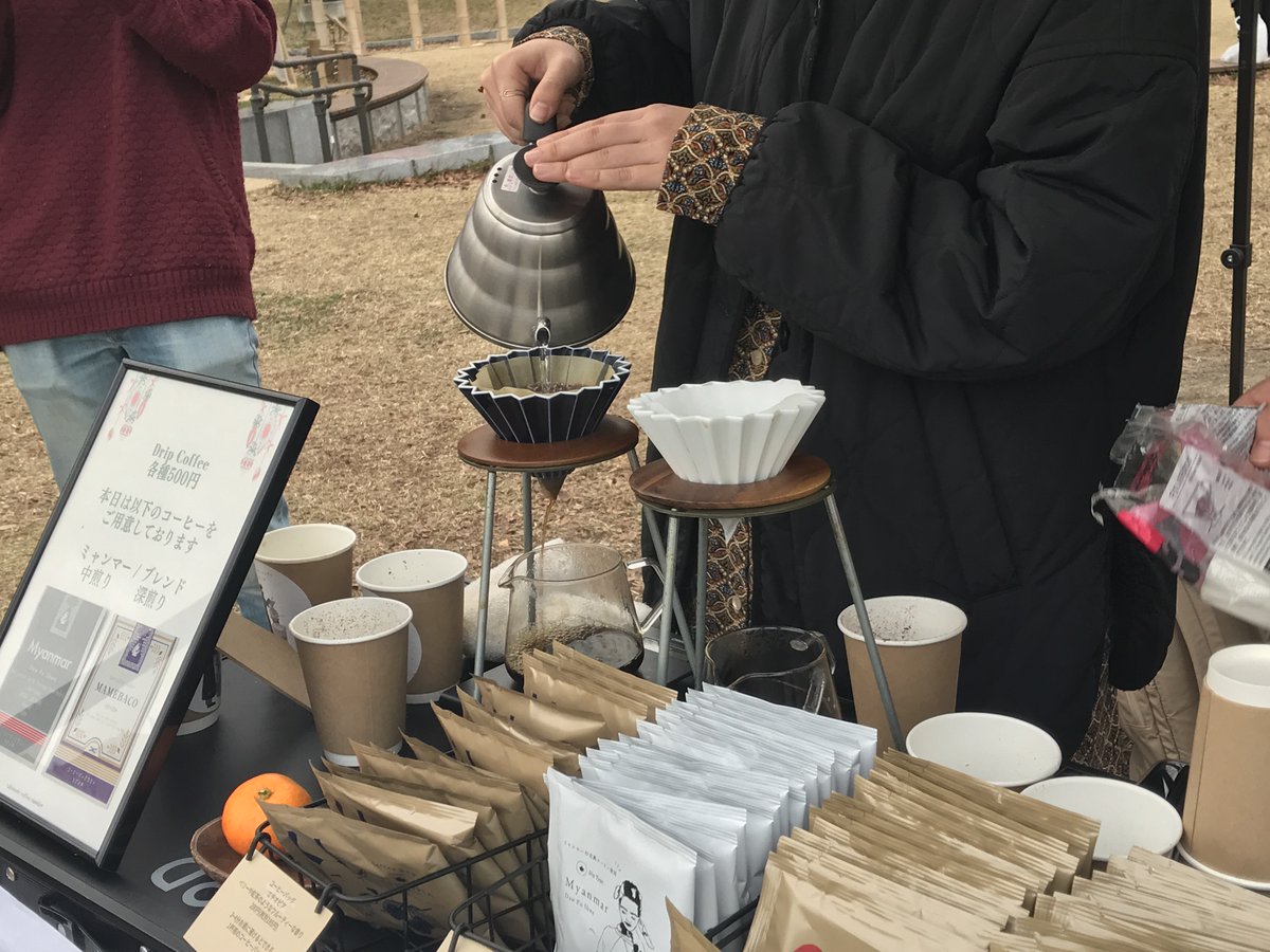 SharingKyoto's tweet photo. We went to the market organized by a Specialty Coffee Shop called Tabinone! At Okazaki Park, you can eat delicious food such as bread, sweets, and coffee, and see exhibitions and workshops of heartfelt works by artists and crafters. It will be open until tomorrow!🎄 https://t.co/n1JHYvoY99