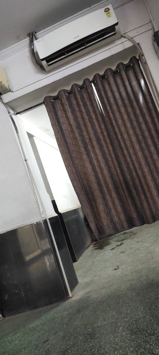 yashvermas455's tweet image. @RailwaySeva very bad service of upper clase waiting room 
Hole railway stuff come here for toilet very bad smell coming very disappoint with this
#cheapservice
Bina M.P