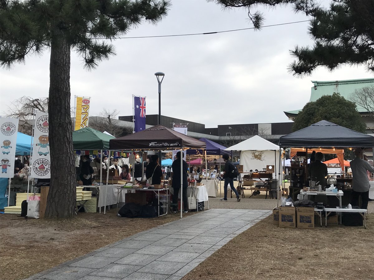 SharingKyoto's tweet photo. We went to the market organized by a Specialty Coffee Shop called Tabinone! At Okazaki Park, you can eat delicious food such as bread, sweets, and coffee, and see exhibitions and workshops of heartfelt works by artists and crafters. It will be open until tomorrow!🎄 https://t.co/n1JHYvoY99